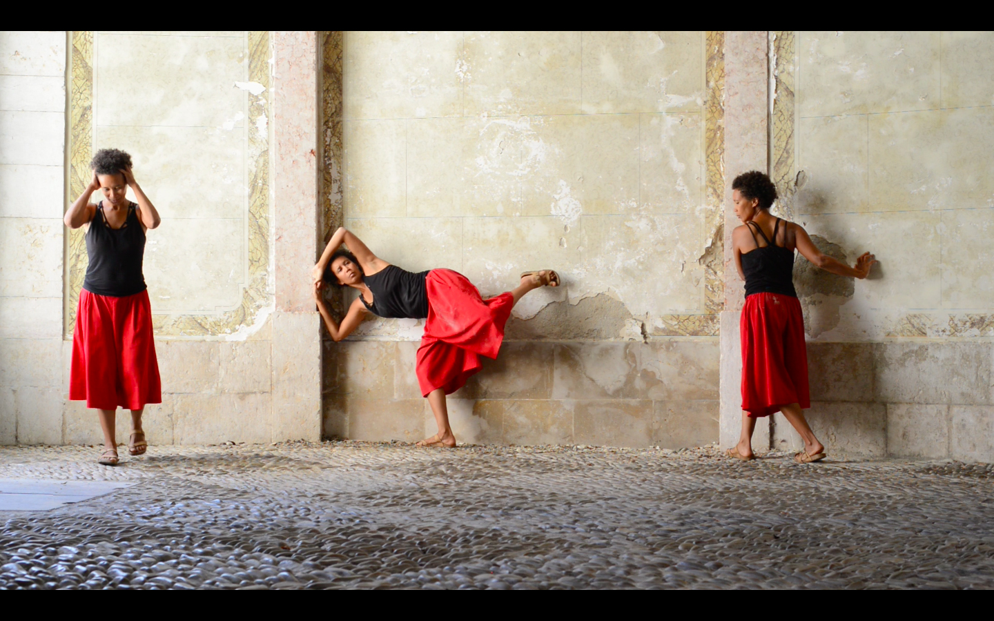 PALACE-Louise-Lisbone-seule-montage